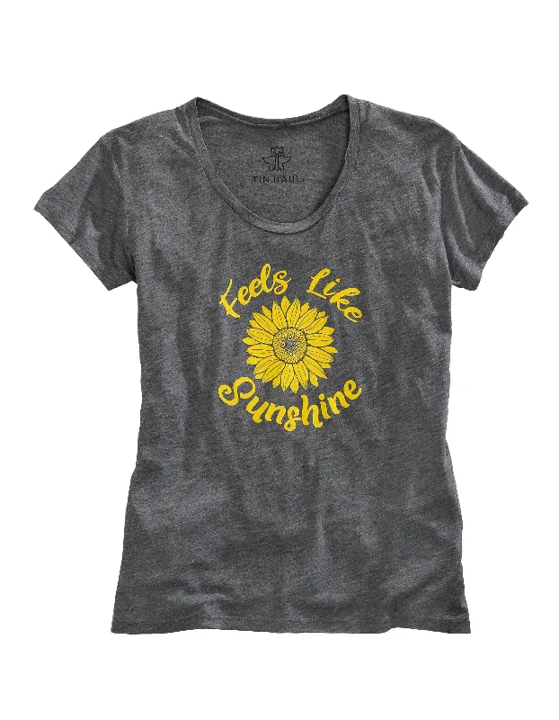 WOMENS FEELS LIKE SUNSHINE SCREEN PRINT HEATHERED GREY SHORT SLEEVE T-SHIRT Front Pockets Side Pockets Patch Pockets