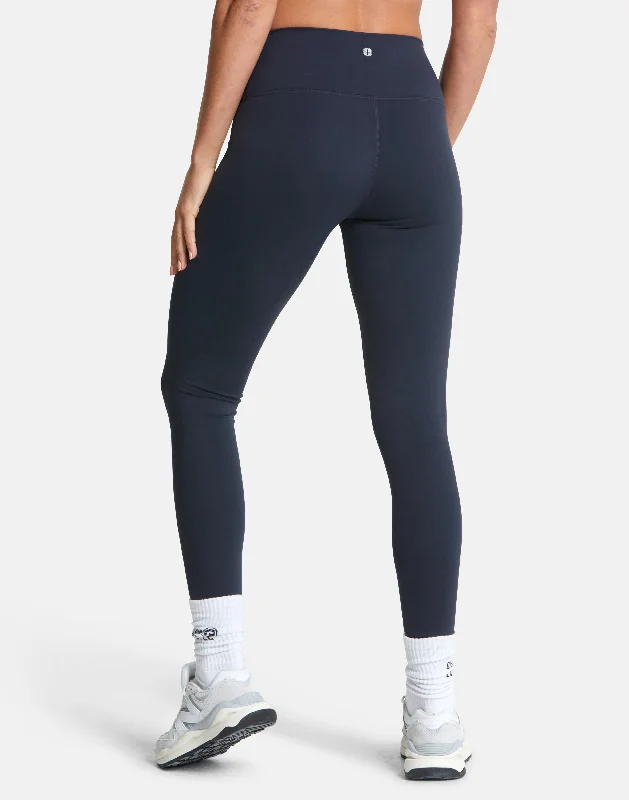 Aurora Legging in Obsidian Trendy Minimalist Leggings