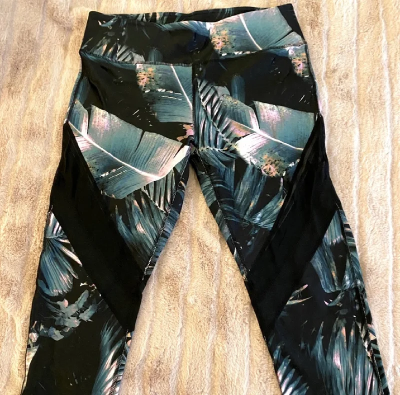 Fabletics Tropical Print Leggings Size Medium BNWT Trendy Flared Leggings